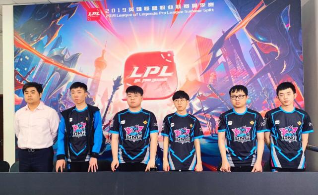 它不仅违反 它不仅违反